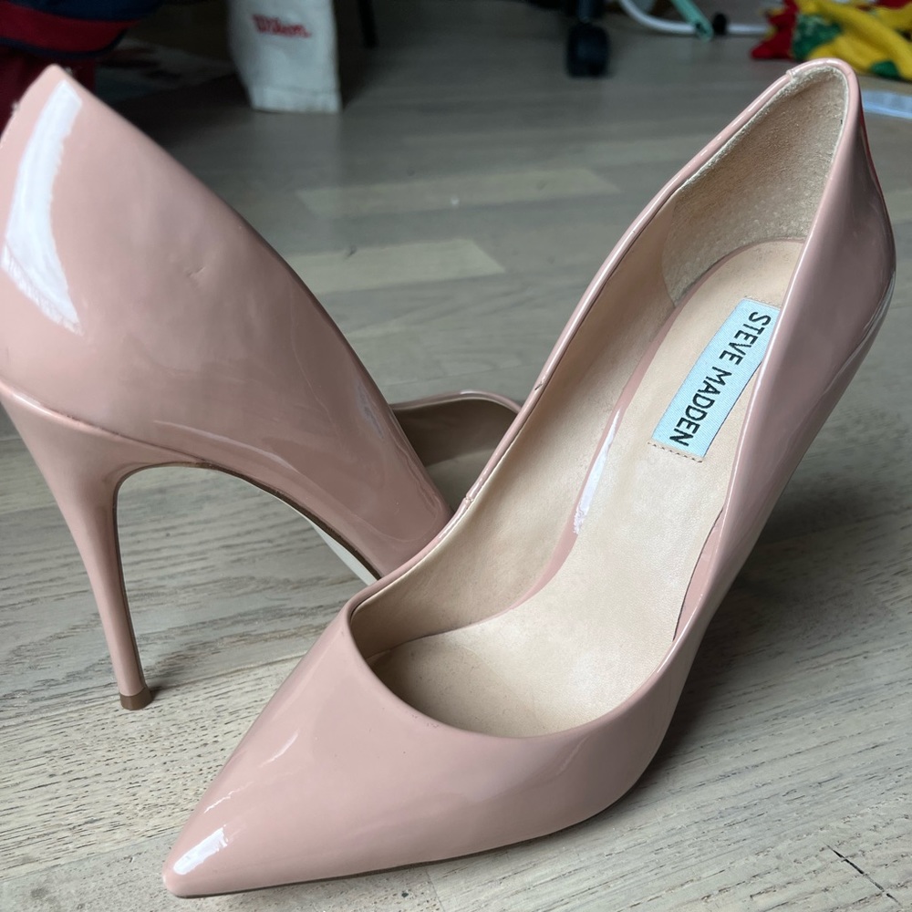 Nude patent Steve Madden pumps